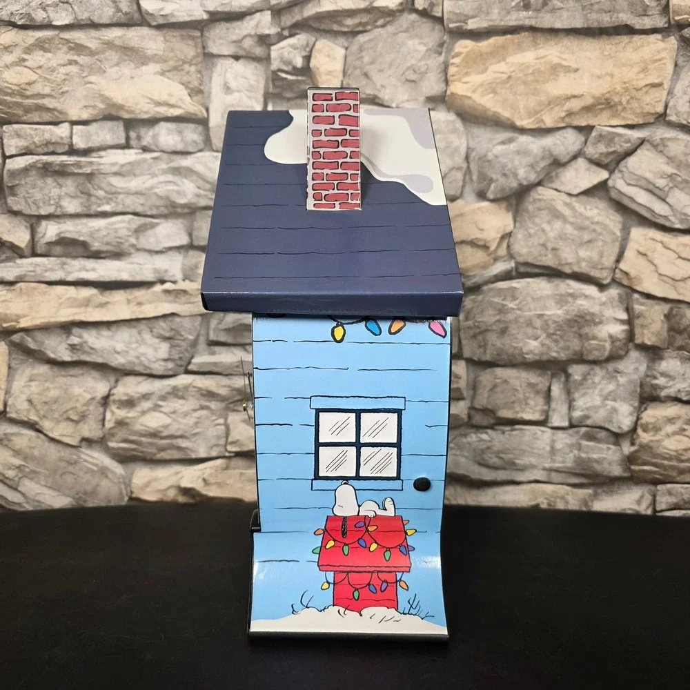 Peanuts Charlie Brown Christmas Cuckoo Clock‎ Snoopy Caroling Winter Scene Decor